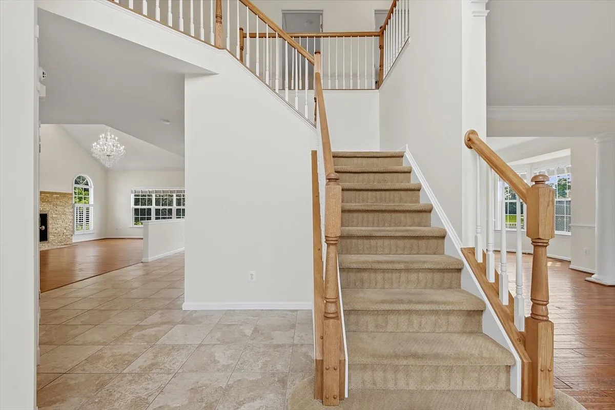 4 bed, 3.5 bath, 4657 sqft, $4,599 — Photo 4