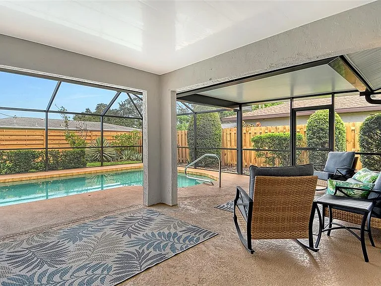 6722 Roxbury Dr — Photo 16
