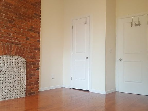 4th image of 216 Stanhope St APT 2R