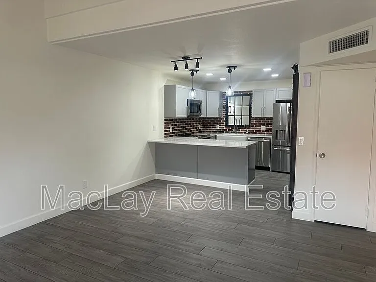 2118 E Center Ln #1 — Photo 4