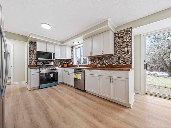 2nd image of 60 Jade Dr