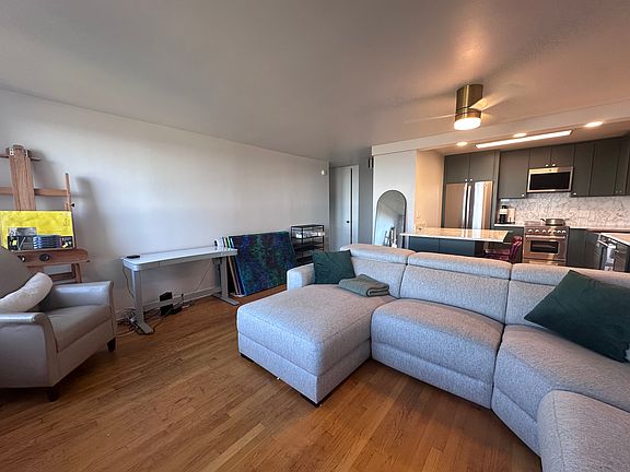 5th image of 2626 N Lakeview Ave APT 2605