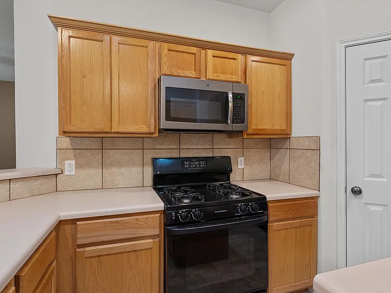 1916 Wheaton Trl — Photo 18