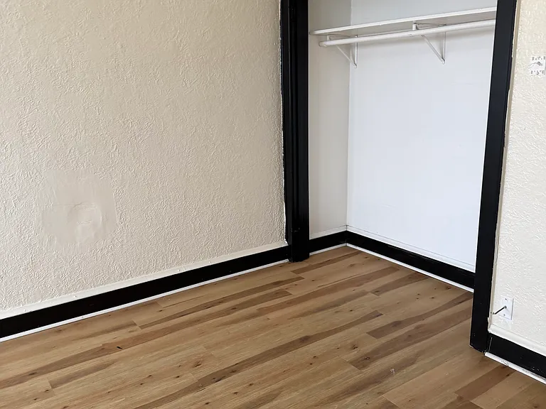 2613 W Capitol Dr #6 — Photo 5