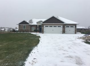 W8941 R & D Rd, Hortonville, WI 54944