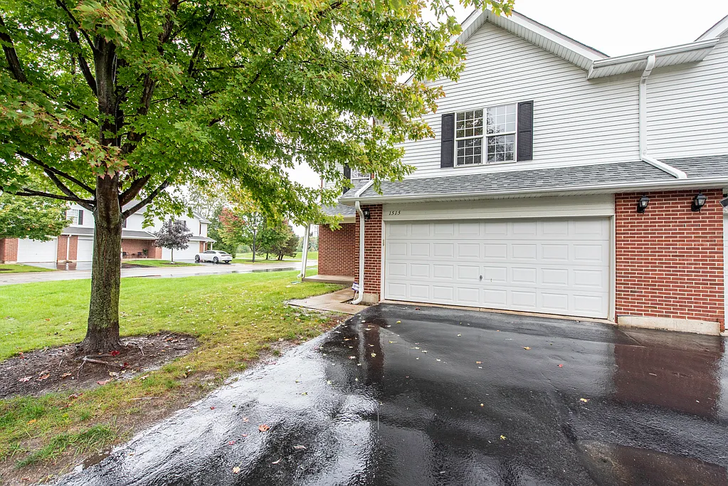 3 bed, 1.5 bath, 1650 sqft, $2,375 — Photo 1
