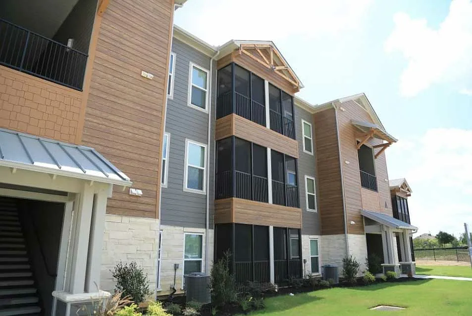 North Village Apartments — Photo 4