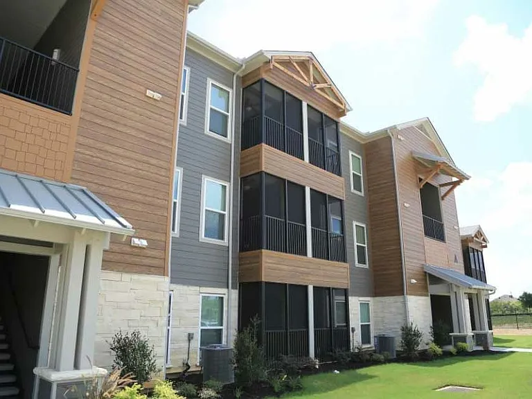 North Village Apartments — Photo 4
