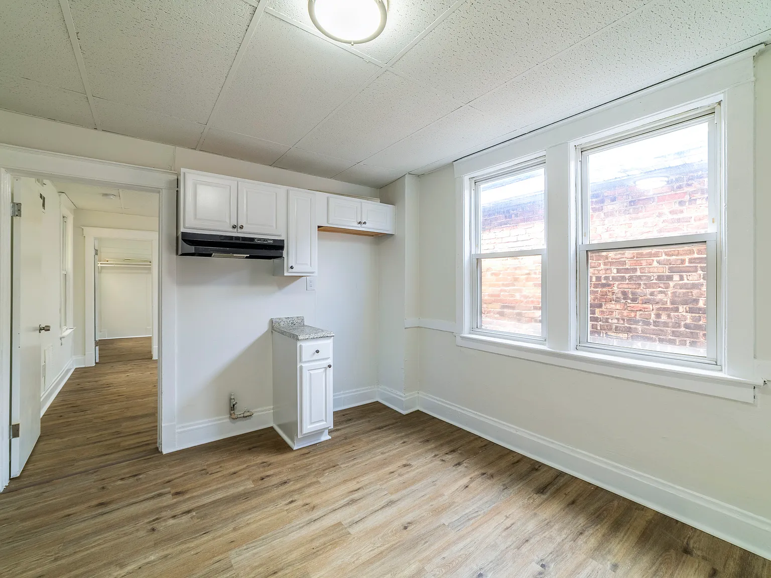 1 bed, $1,000 — Photo 4