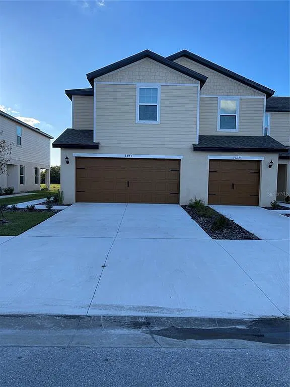 3 bed, 2.5 bath, 1860 sqft, $2,550 — Photo 1