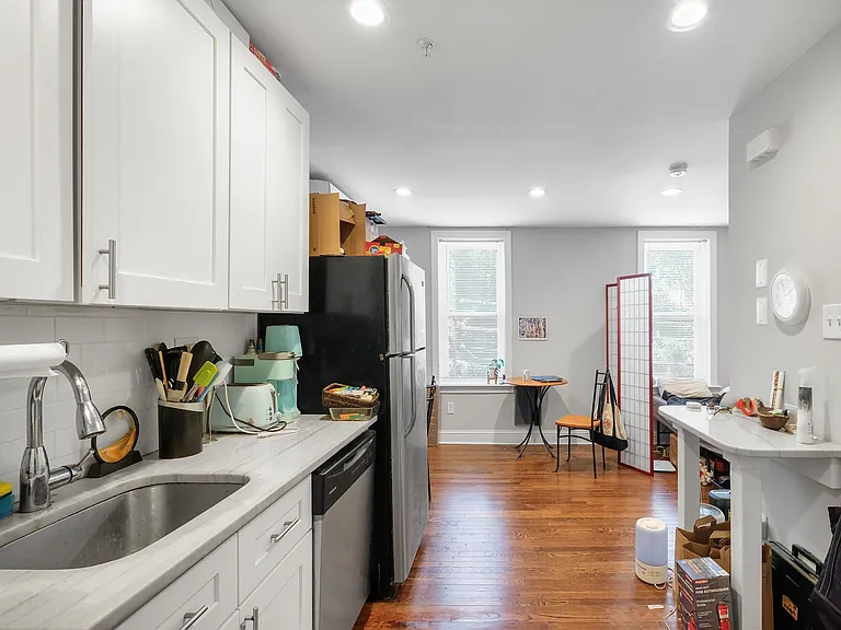 2032 Bainbridge St #3 — Photo 7