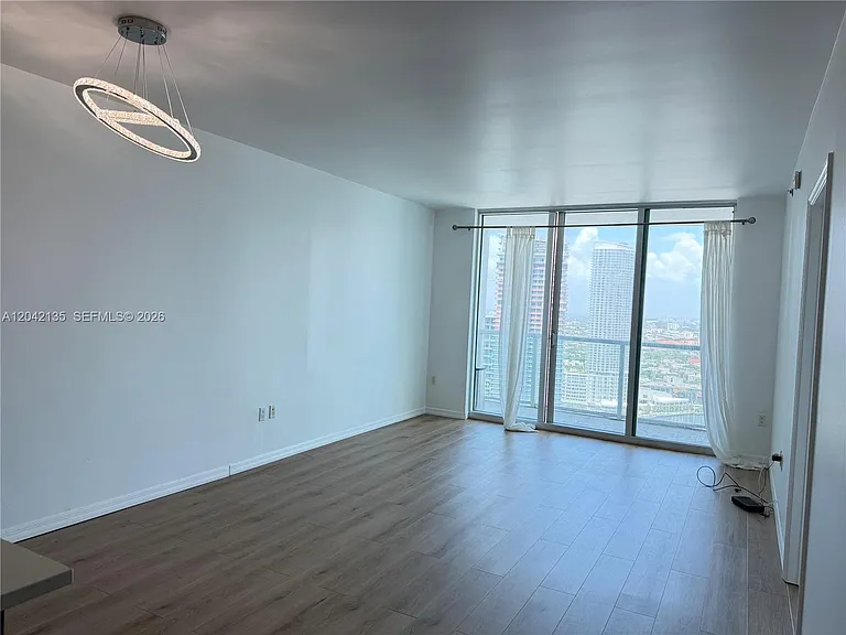 55 SE 6th St #3900 — Photo 4