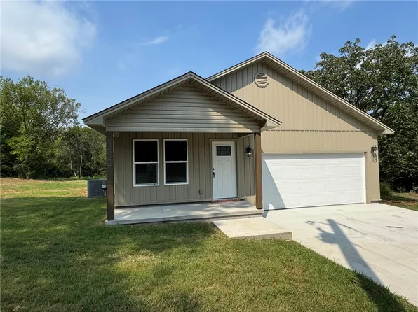 118 Damascus Rd, Russellville, AR 72802