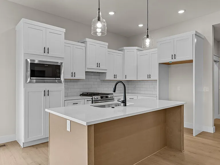 702 S Thornridge Dr — Photo 4