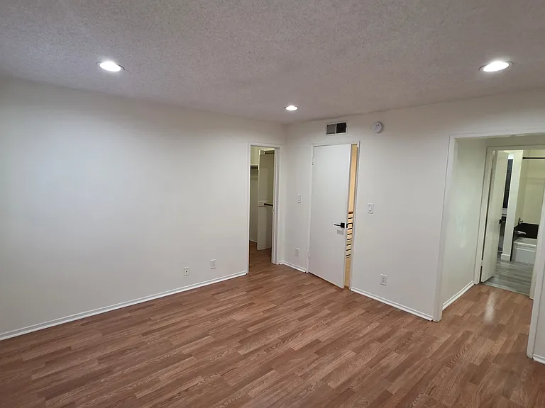 15215 Magnolia Blvd #130 — Photo 7