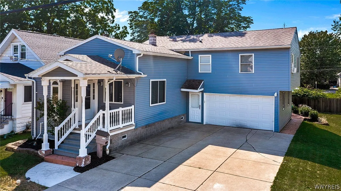 3 bed, 2.0 bath, 1955 sqft, $2,500 — Photo 1