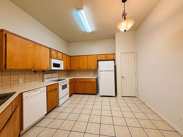 311 Jeff Gordon Dr #A — Photo 3