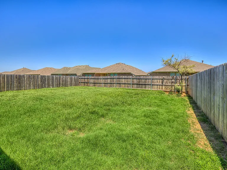 18304 Tambor Dr — Photo 30