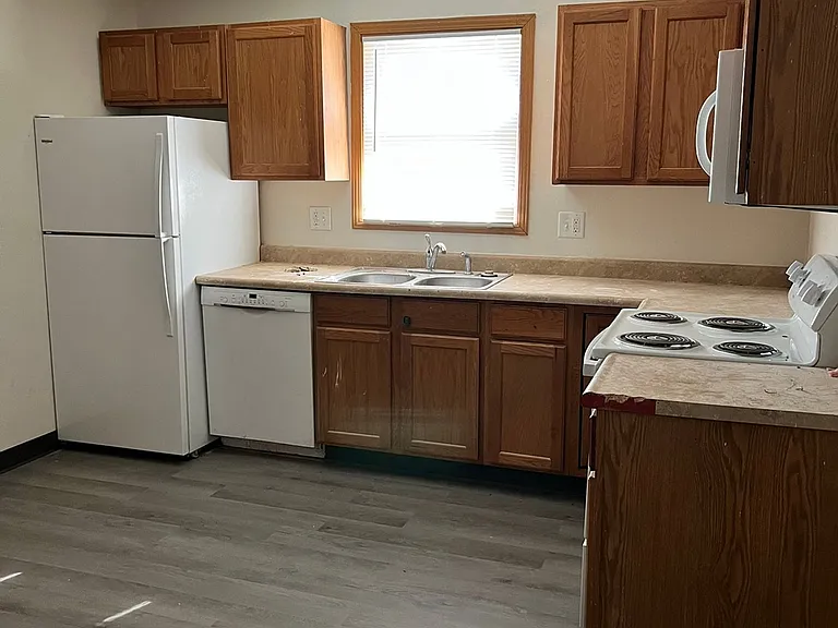 3 Bd Townhome — Photo 13