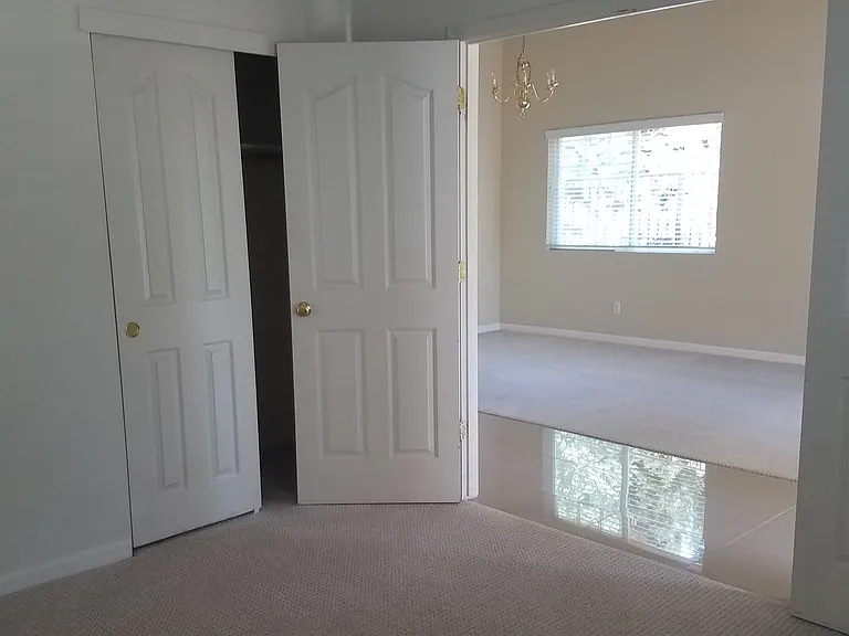 1022 Thompson Cir — Photo 7