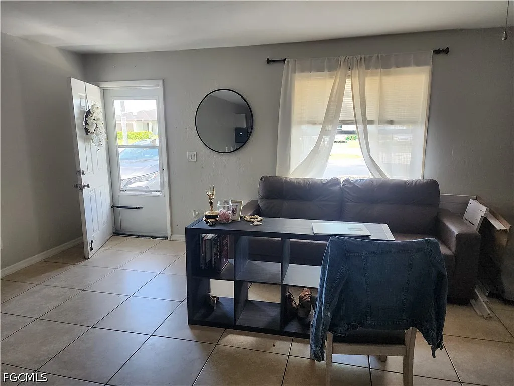 2 bed, 1.0 bath, 882 sqft, $1,200 — Photo 3
