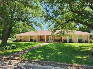 300 S Elmwood Ave, Marietta, OK 73448