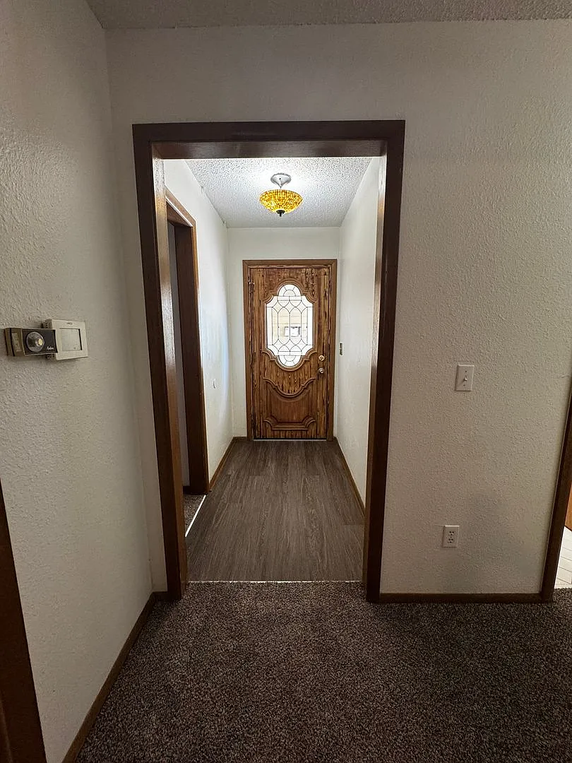 (3) Bed/(2) Bath with (2) Living Areas in MWC Avail NOW! — Photo 3