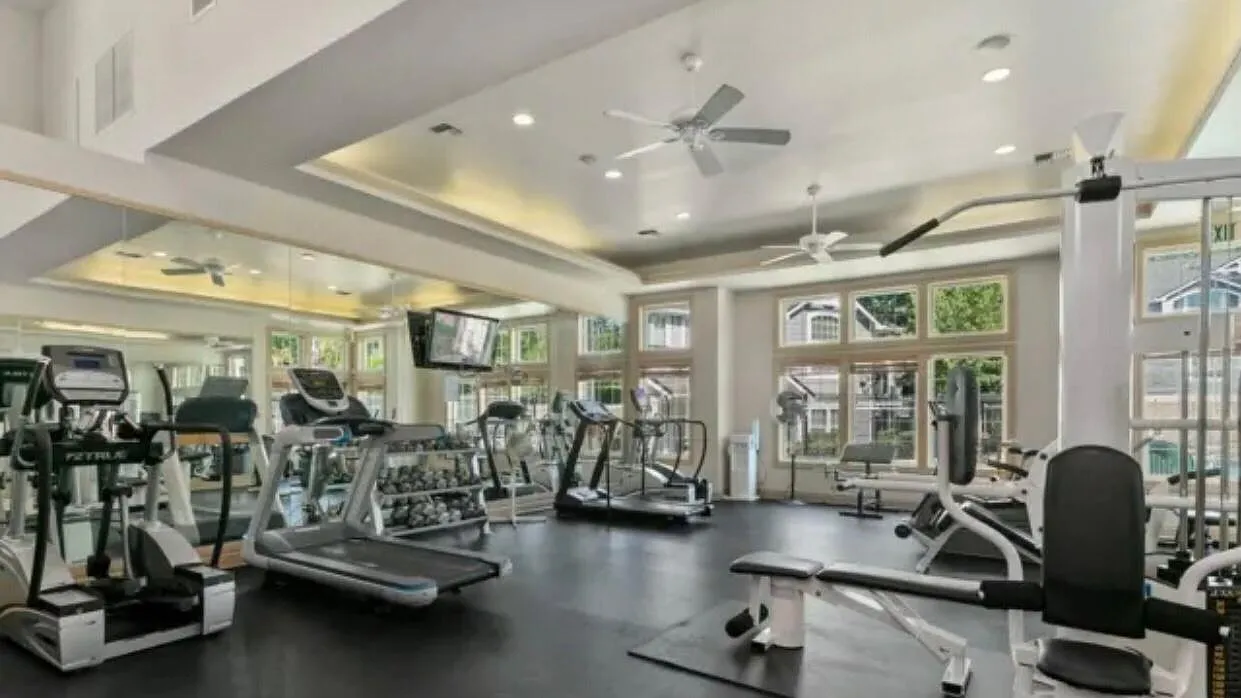 16125 Juanita Woodinville Way — Photo 3