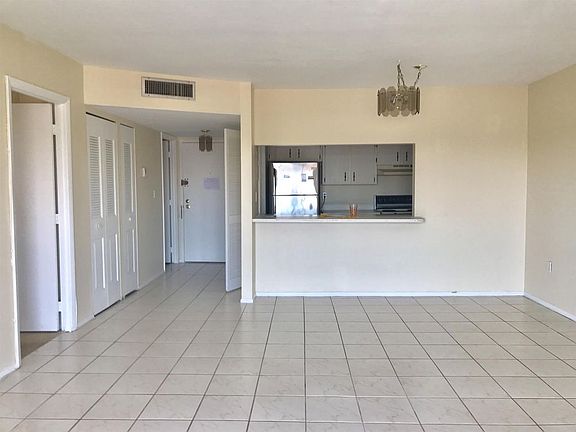4th image of 4160 Inverrary Dr #506-1