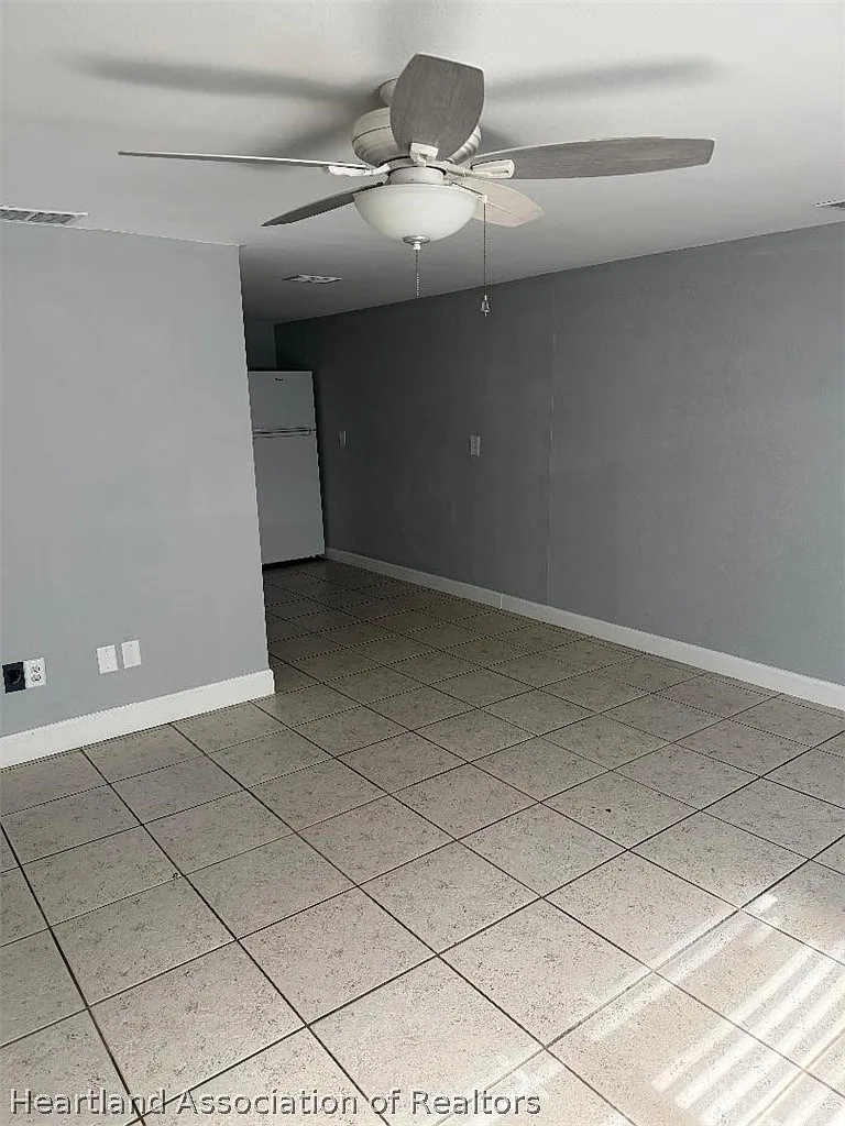 2 bed, 1.0 bath, 800 sqft, $1,025 — Photo 2