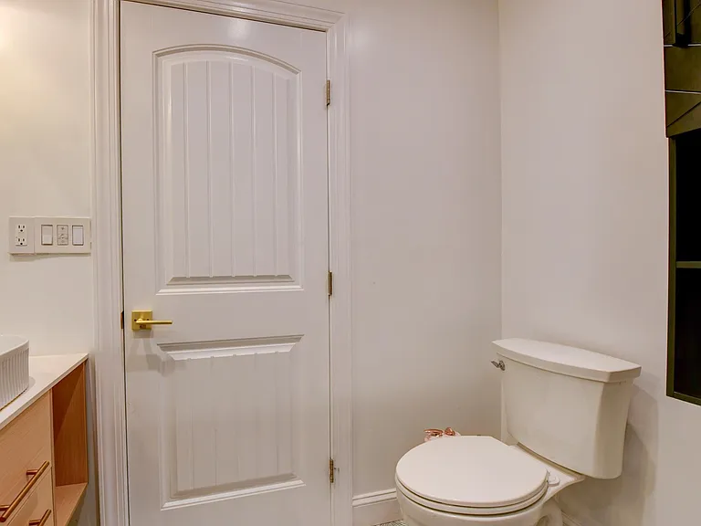 50 Chestnut St — Photo 23