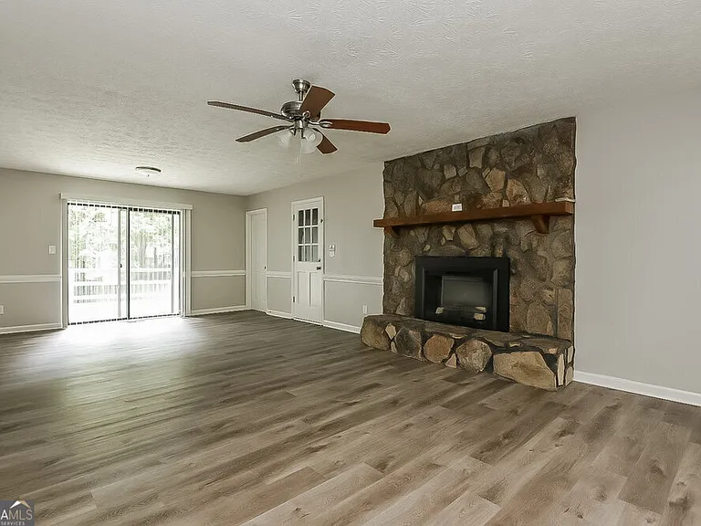 4160 Woodcrest Dr — Photo 3
