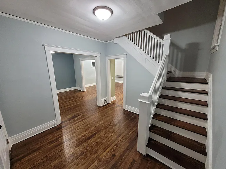 4212 Seneca St — Photo 9