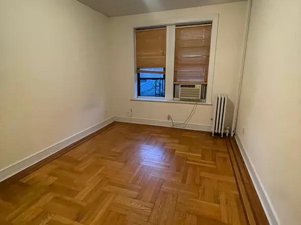 24-60 27th Street image 8 of 10