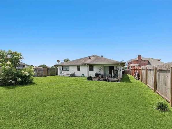 8287 Benjamin Dr, Chalmette, LA 70043