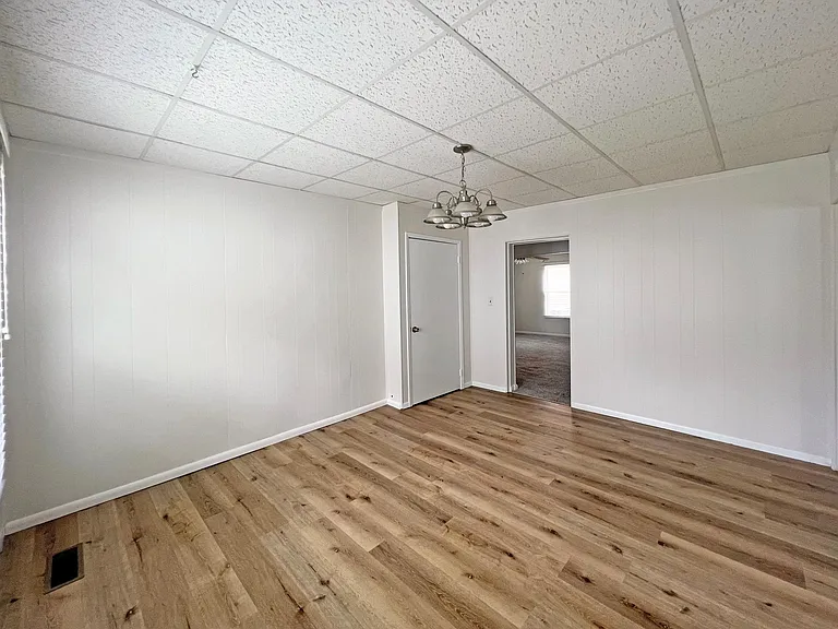 424 E Springdale Ave — Photo 13