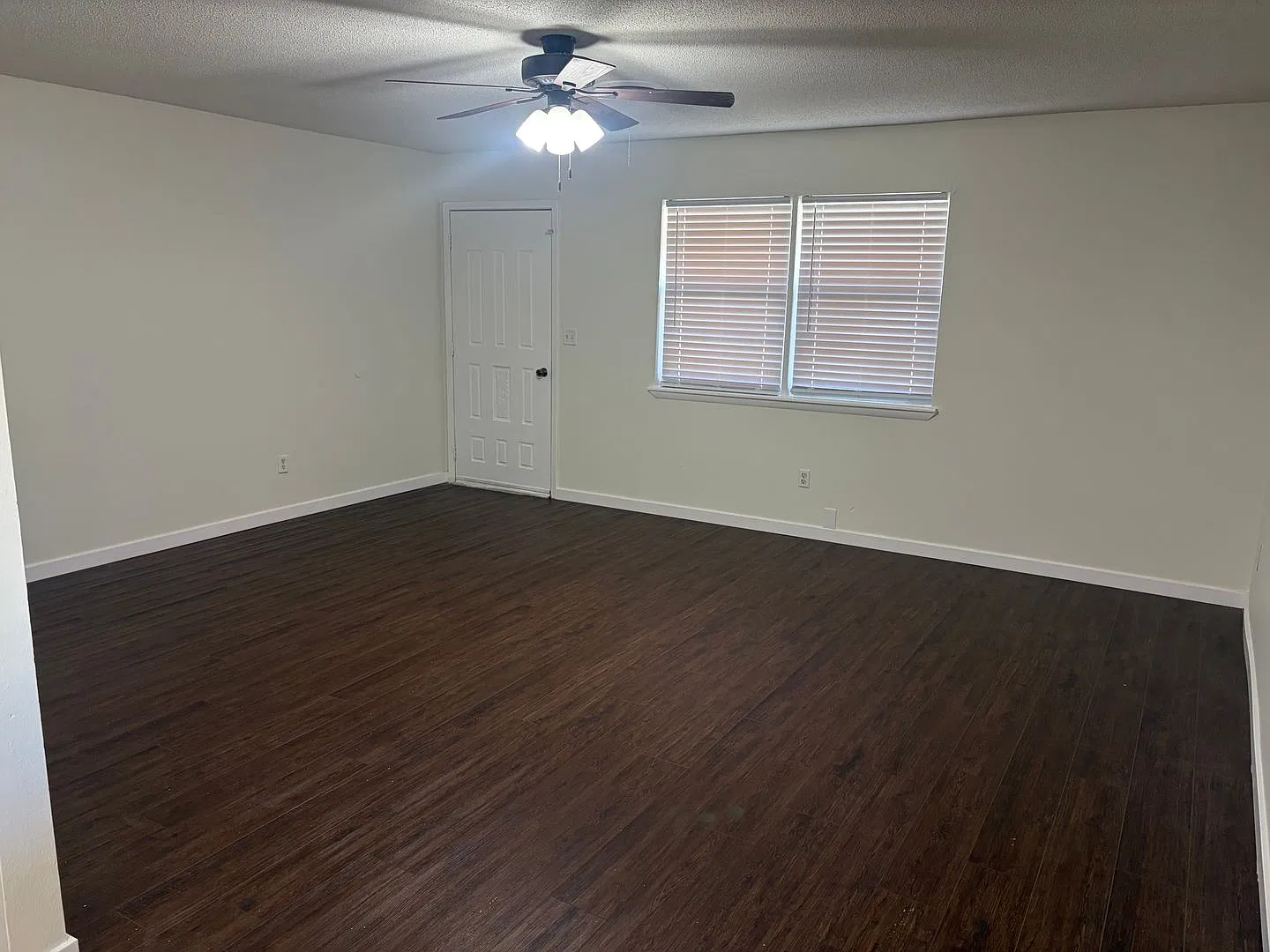 3 Bedroom and 1.5 Bathroom House — Photo 4