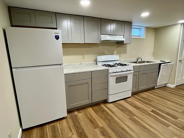 206 W Canedy St #F — Photo 5