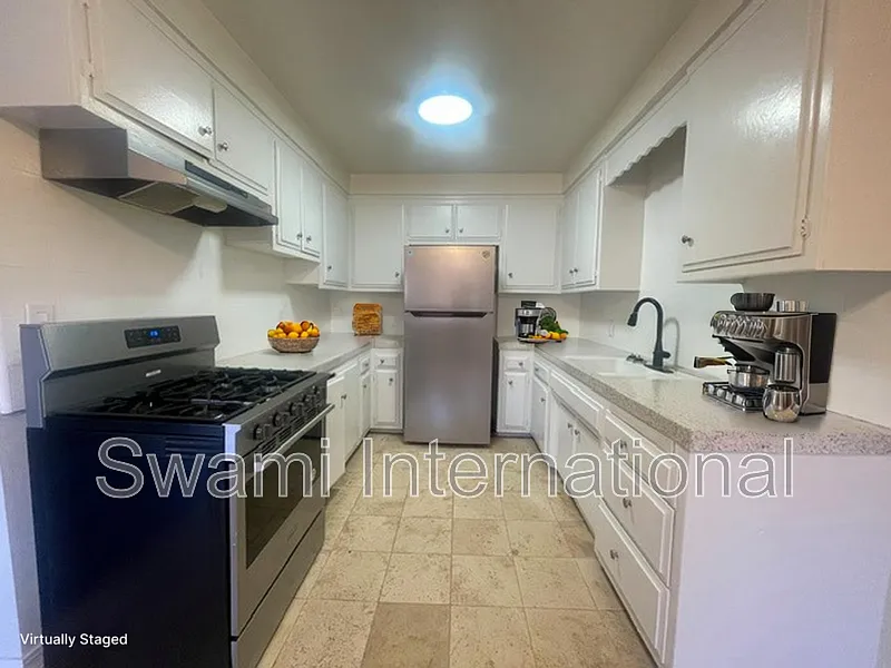 2 bed, 2.0 bath, 1212 sqft, $2,395 — Photo 2