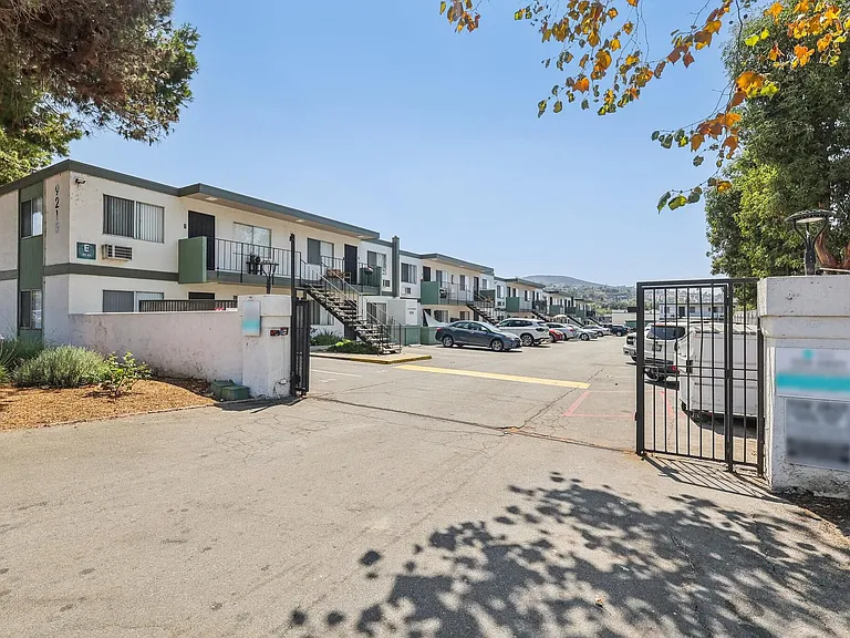 Valle at 9209 Kenwood — Photo 19