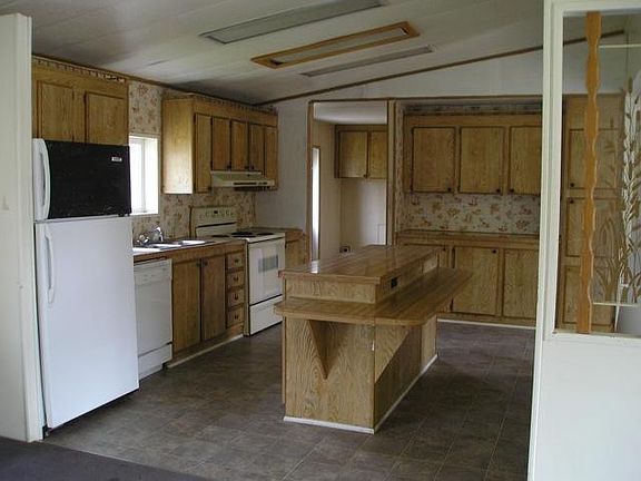 new stove & upgraded fridge since this pic was taken