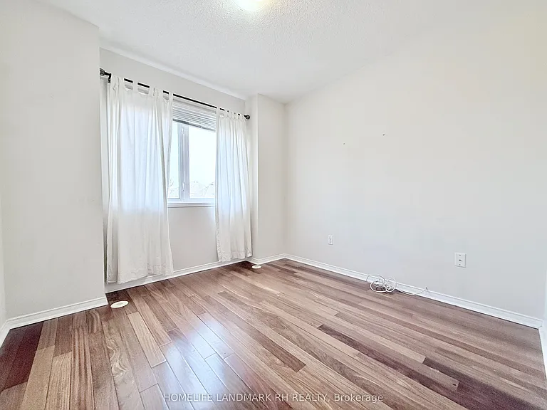 5 Coburg Cres — Photo 10