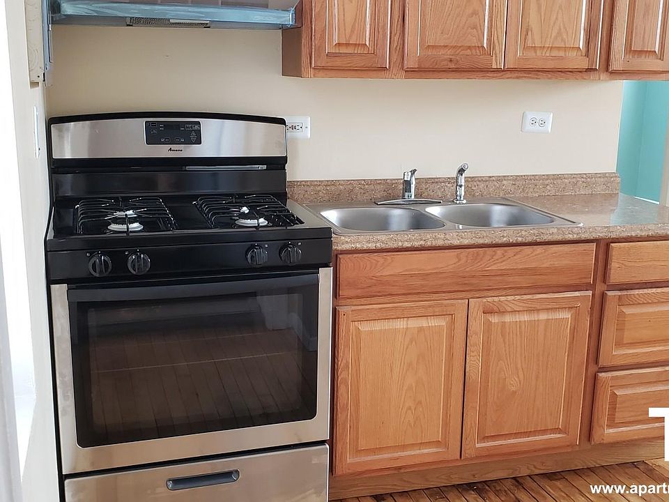 1st image of 1549 N Maplewood Ave #3R