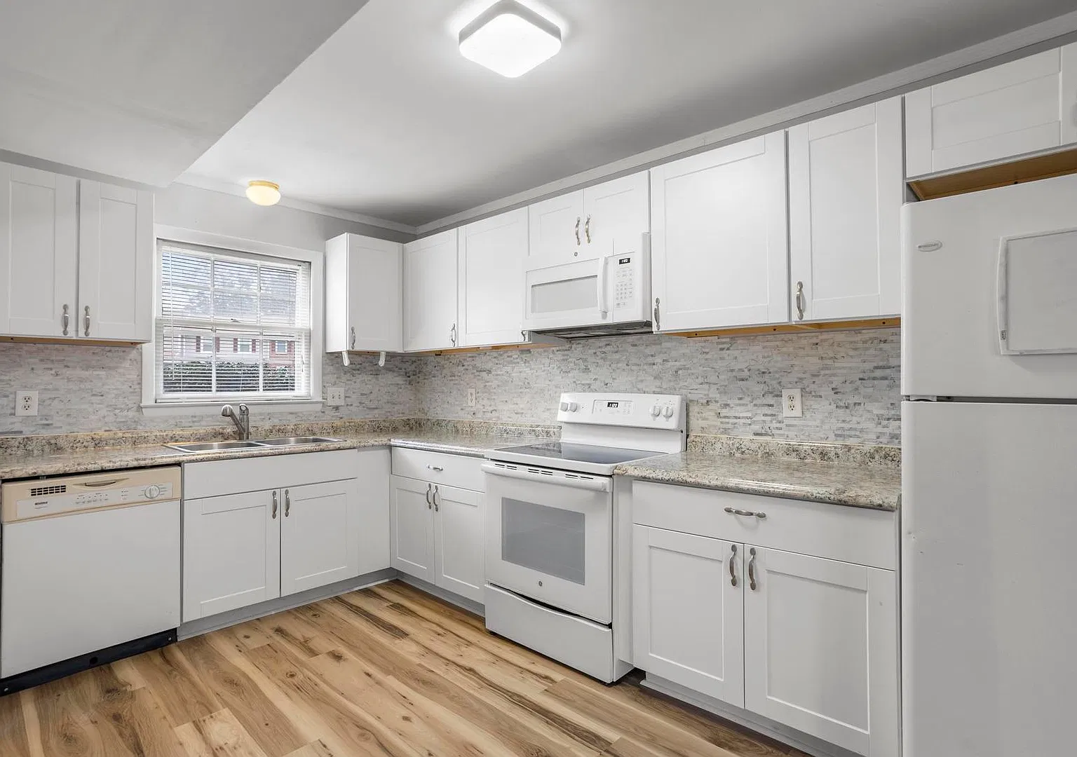Townhouse Available first of the year in Jacksonville! — Photo 2
