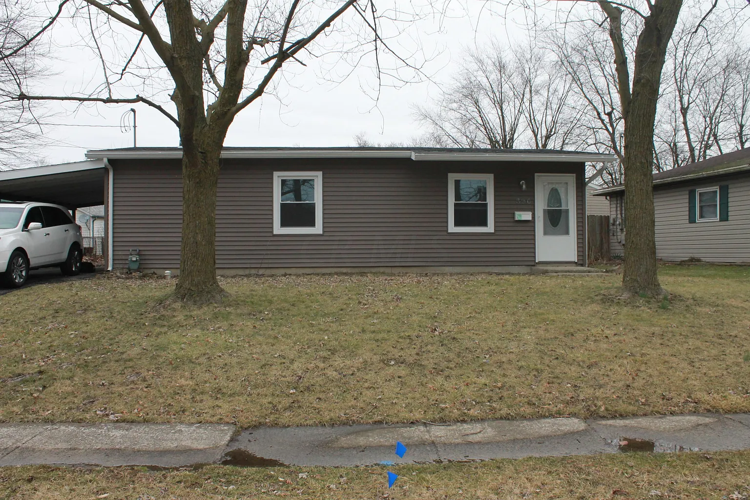 890 Daffodil Dr photo 1