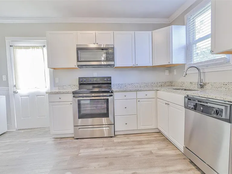 305 Virginia St — Photo 13