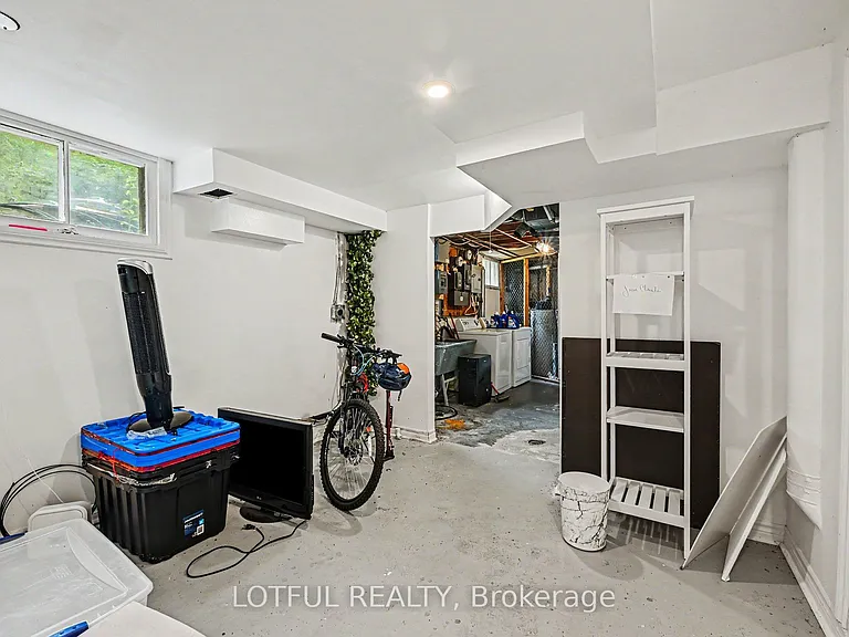 2427 Chasseur Ave #3 — Photo 17