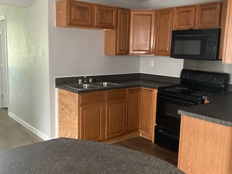 608 Sarrazin Ave — Photo 3