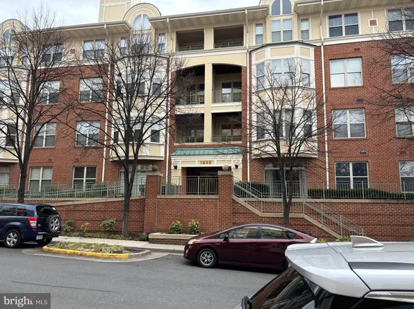 1855 Stratford Park Pl APT 113, Reston, VA 20190
