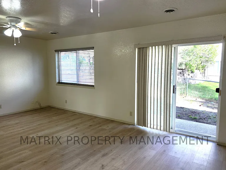 15170 N Stevens St #B — Photo 6